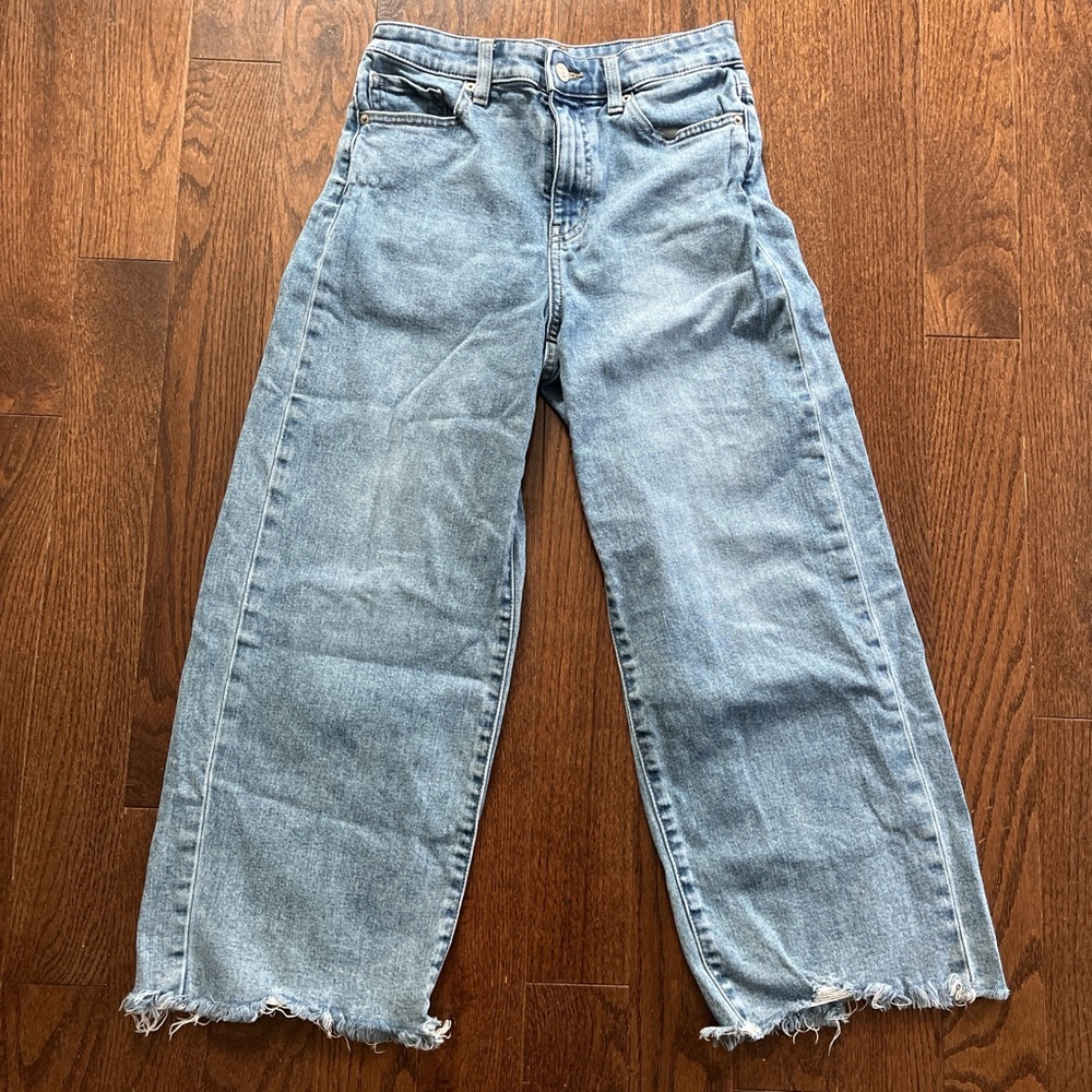 Uniqlo medium wash wide leg straight jeans